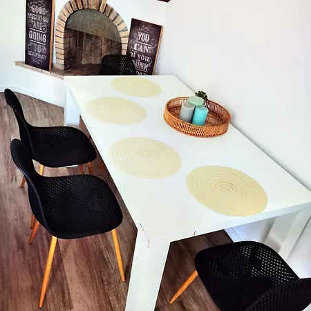 Beautiful Downtown Daire *